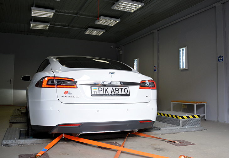Tesla S85